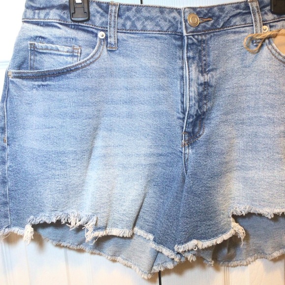 Project Indigo Juniors Light Wash Mid-Rise 90’s Style Baggy Denim Shorts - Picture 5 of 10